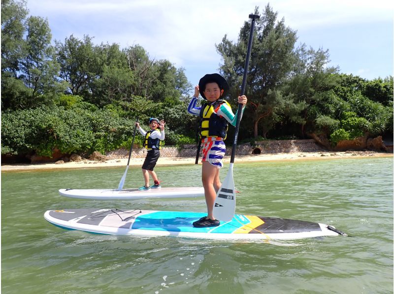 [Okinawa, Onna Village] Enjoy the ocean with the highest transparency known as Maeda Blue! A great set plan for a full charter! DAY SUP cruising & mini snorkelingの紹介画像
