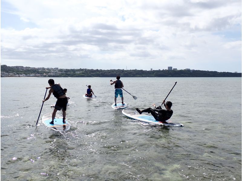 [Okinawa, Onna Village] Enjoy the ocean with the highest transparency known as Maeda Blue! A great set plan for a full charter! DAY SUP cruising & mini snorkelingの紹介画像