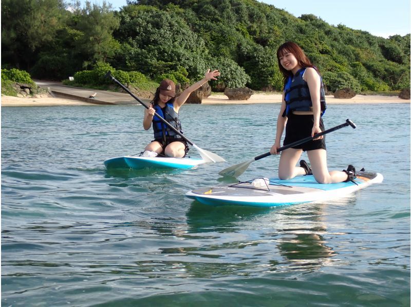 [Okinawa, Onna Village] Enjoy the ocean with the highest transparency known as Maeda Blue! A great set plan for a full charter! DAY SUP cruising & mini snorkelingの紹介画像