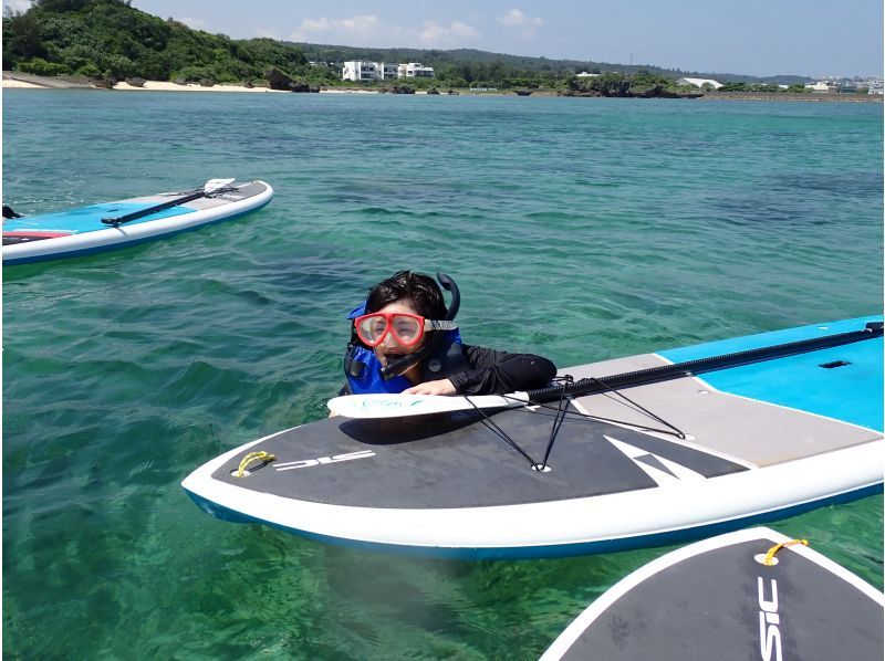 [Okinawa, Onna Village] Enjoy the ocean with the highest transparency known as Maeda Blue! A great set plan for a full charter! DAY SUP cruising & mini snorkelingの紹介画像