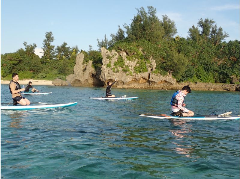 [Okinawa, Onna Village] Enjoy the ocean with the highest transparency known as Maeda Blue! A great set plan for a full charter! DAY SUP cruising & mini snorkelingの紹介画像