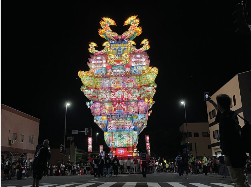 【秋田・能代市】8/2,8/3限定！高さ24.1mの城郭型灯籠「天空の不夜城」への特別乗車体験の紹介画像