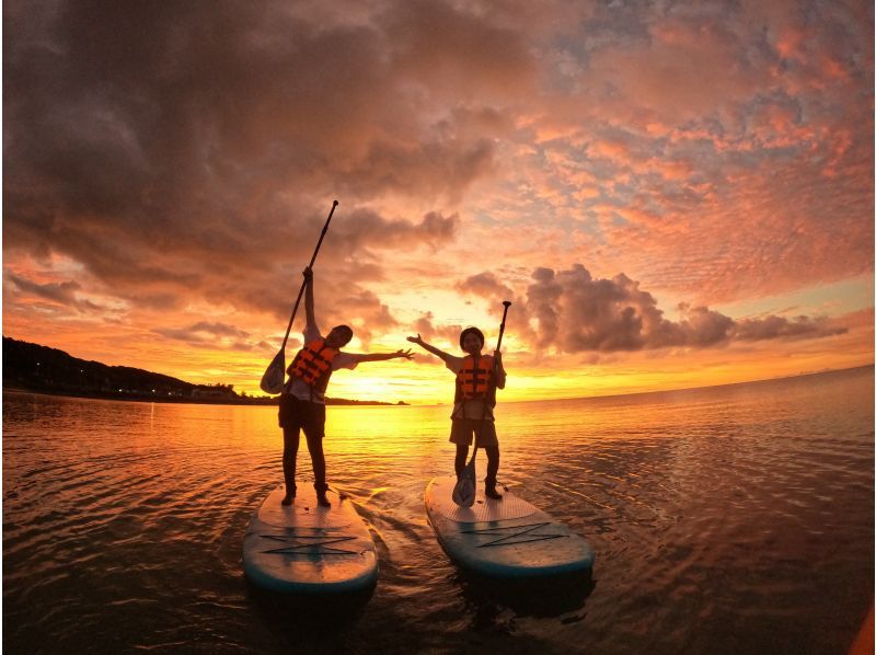 　当日予約OK！【沖縄恩納村】　サンセット　ラウサップ【SUP】真栄田岬に沈む夕日が見えるビーチで開催！ラウ兄のお店　GOPRO撮影無料の紹介画像