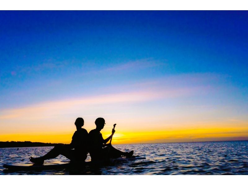 【冲绳恩纳村】雨季夕阳SUP【SUP】在可以欣赏美丽夕阳的海滩上举行！刘哥店：免费GOPRO拍摄の紹介画像