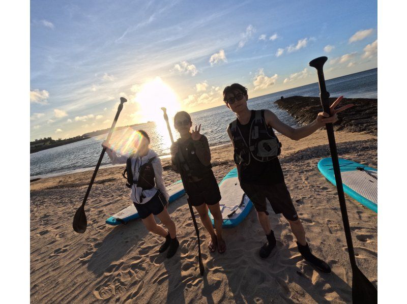 [Onna Village, Okinawa] Sunset Chillsup [SUP] It's still October! Held on a beach with a beautiful sunset! Lau's shop Free GOPRO filmingの紹介画像