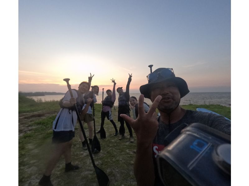 [Onna Village, Okinawa] Sunset Chillsup [SUP] It's still October! Held on a beach with a beautiful sunset! Lau's shop Free GOPRO filmingの紹介画像