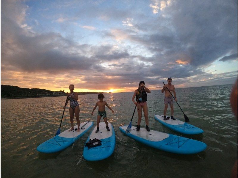 当天预约受理！【冲绳恩纳村】Sunset Lau SUP【SUP】在可以欣赏真荣田岬日落的海滩上举办！刘师傅的店铺 免费GOPRO拍摄の紹介画像
