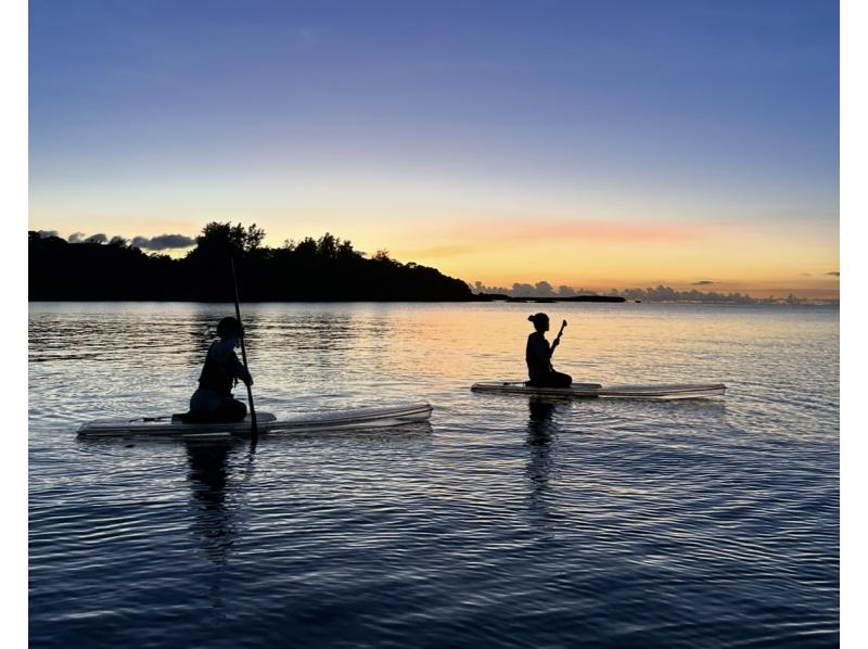 Okinawa's No.1 achievement! [Sunset SUP] The sunset seen from the sea is exceptional! It's sure to look great on social media! Unlimited photo taking + drone photography included [Motobu]の紹介画像