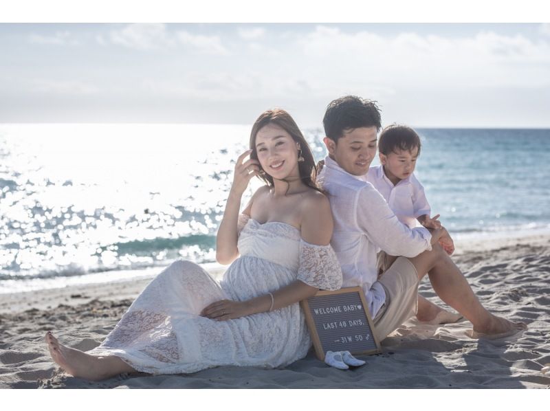 [Okinawa, Miyakojima] Couple and family photos on the beach ★ Sunset photos also available ◎ Delivery of 30 or more photosの紹介画像