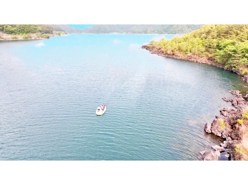 [Yamanashi Prefecture, Fuji Five Lakes] Enjoy an adventure on Lake Sai with the HOBIE "FIESTA" (4-seater) ~ A luxurious tour with drone photography ~の紹介画像