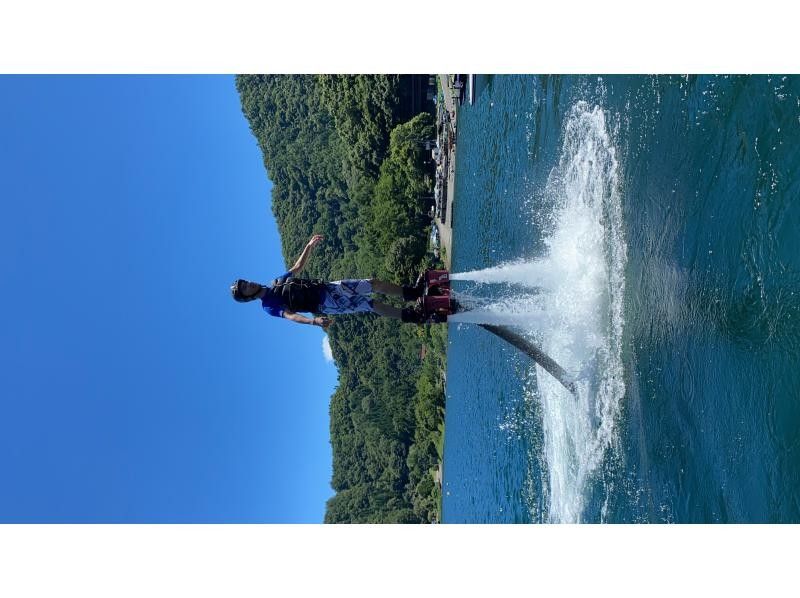 [Yamanashi Kawaguchi Lake] Flying in the sky with water pressure! Flyboard experienceの紹介画像