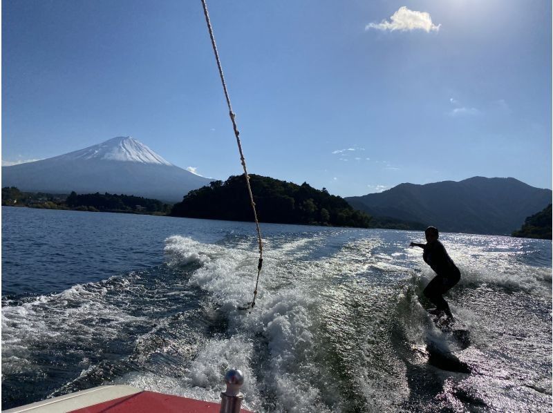 Wake surfing experienceの紹介画像
