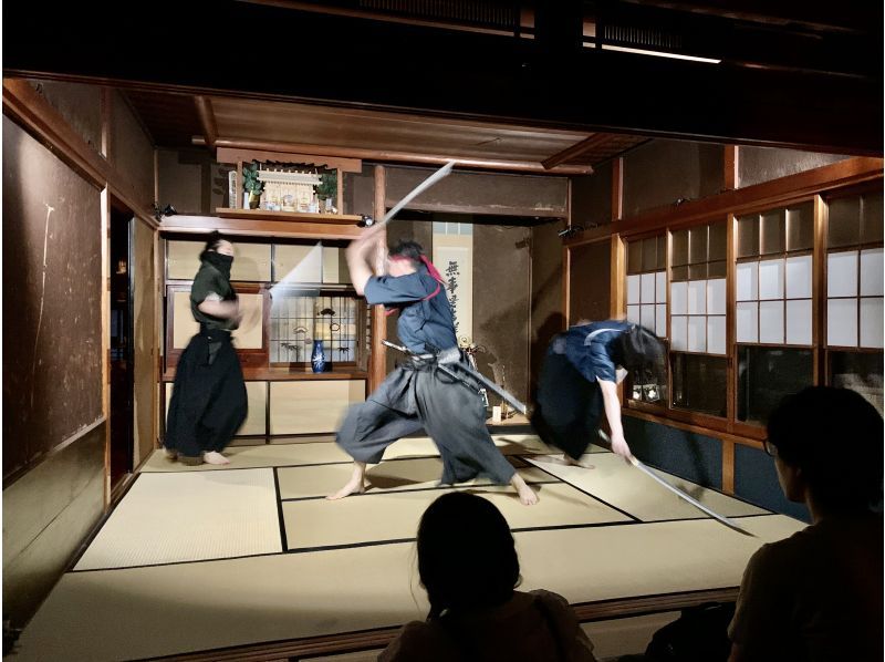 SALE! [Tokyo, Asakusa] Private group discount for 11-15 people! An impressive samurai show! Close-up, powerful performances! Incredible skills and acting by active actorsの紹介画像