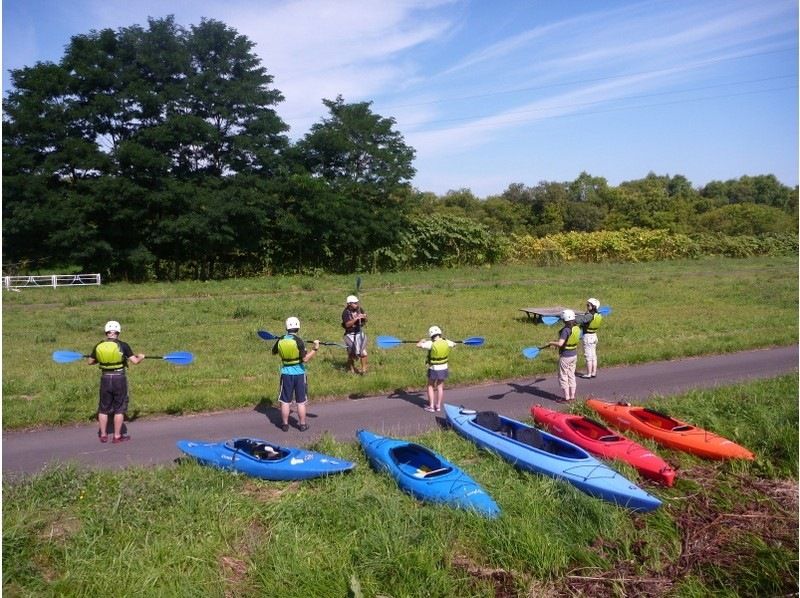 【北海道・ニセコ・１グループプライベート（貸し切り）ツアー】ゆったりわくわく！尻別川　カヤックお散歩川下りツアーの紹介画像