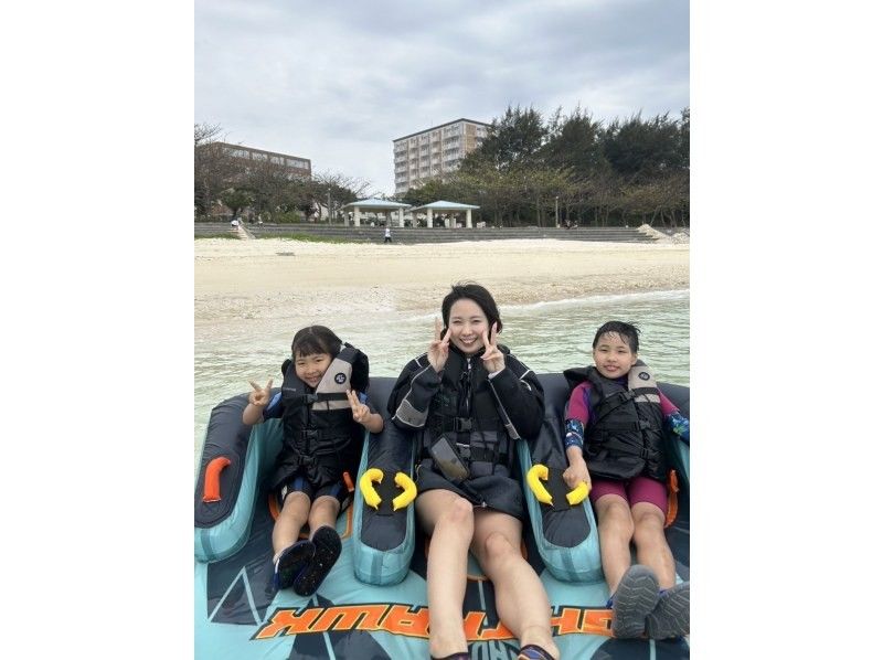 【宮古島/最安値】トーイング5種すべて乗り放題・遊び放題プラン 〜バナナボート＆ウェイクボード他／グループ貸切・記念写真プレゼント〜の紹介画像