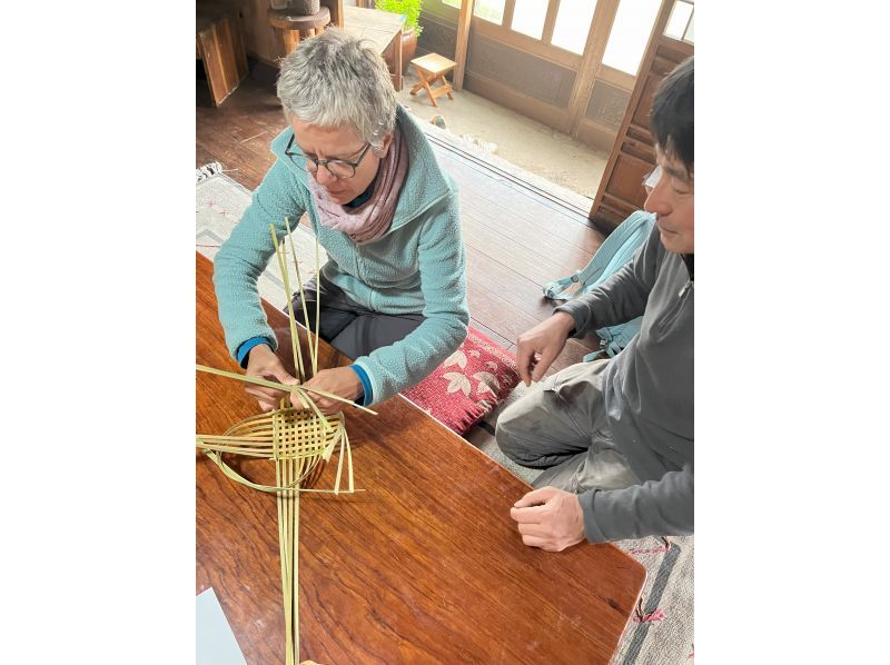 [Oita, Yufu] <Shikaiha Basket> Just weave it and it's done! This is a typical basket from the bamboo basket making experience.の紹介画像