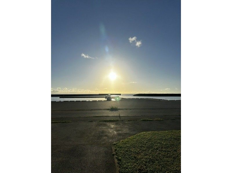 [Okinawa, Miyakojima] Reset your mind and body in a healthy setting at the beach in the morning