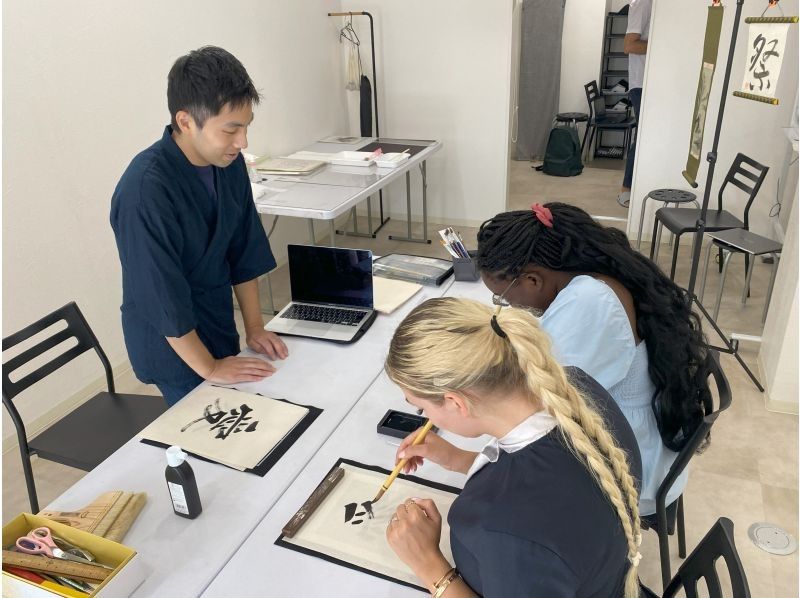 Calligraphy and Kakejiku (hanging scroll) making in TOKYO