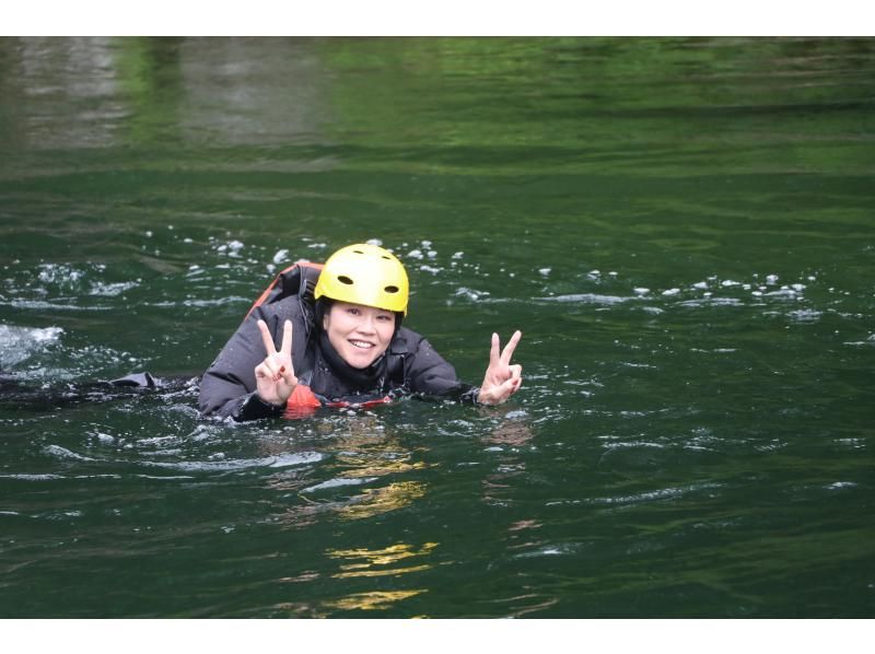 【北海道・南富良野】南富良野ラフティングツアー♪秋の特別割引♪ 無料写真デー♪ ラフティングに人気のシソラプチ川"安全で楽しく美しい自然"の紹介画像