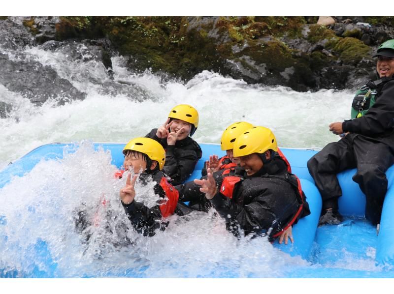 [Hokkaido, Minamifurano] Minamifurano Rafting Tour ♪ Autumn Special Discount ♪ Free Photo Day ♪ Shisoraputi River, popular for rafting "Safe, fun and beautiful nature"の紹介画像