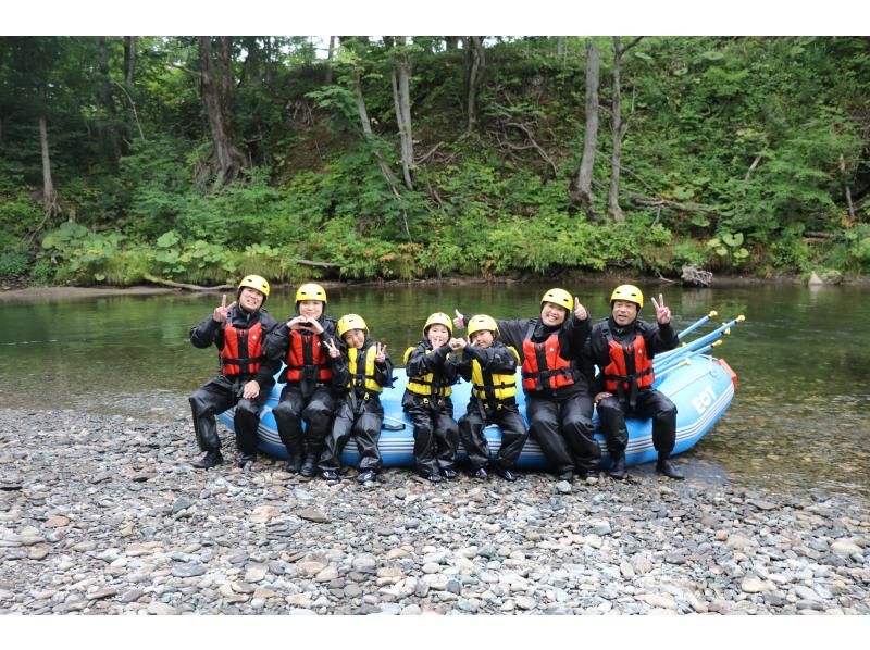 [Hokkaido, Minamifurano] Minamifurano Rafting Tour ♪ Autumn Special Discount ♪ Free Photo Day ♪ Shisoraputi River, popular for rafting "Safe, fun and beautiful nature"の紹介画像