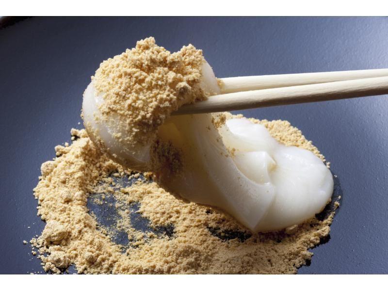 [Tokyo, Shinjuku] Traditional Japanese mochi pounding experience and tasting