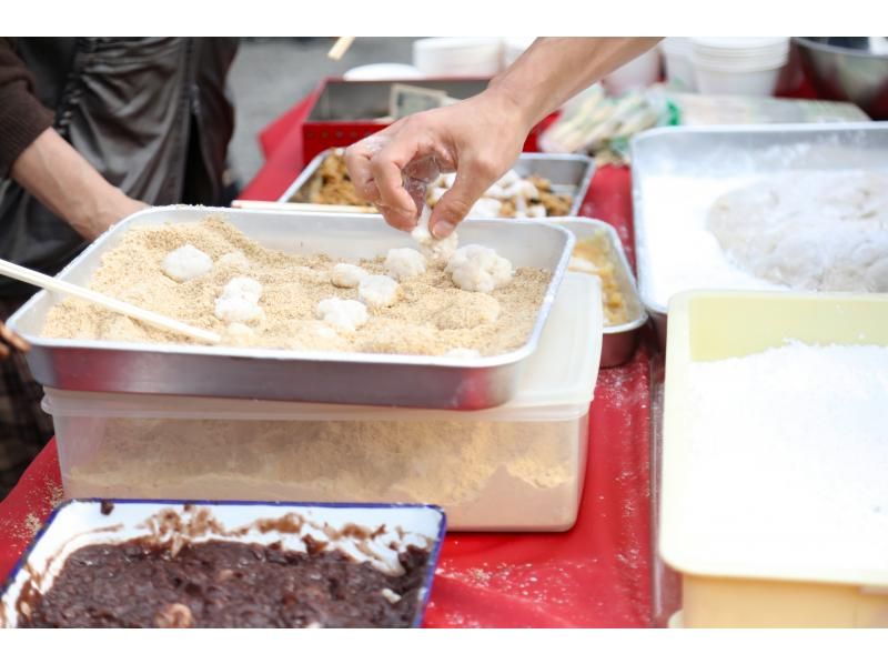 [Tokyo, Shinjuku] Traditional Japanese mochi pounding experience and tasting - 3 minutes from the stationの紹介画像