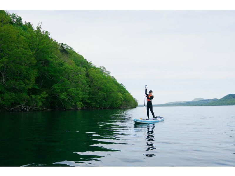 【北海道・洞爺湖】☆祝0年目☆〈30%OFF SALE開催中＞日本で３番目に大きいカルデラ湖でSUPツアー！ 女性やカップル、ご家族に人気☆の紹介画像