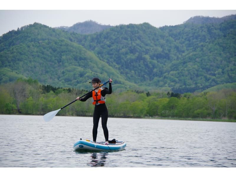 【北海道・洞爺湖】☆祝0年目☆〈30%OFF SALE開催中＞日本で３番目に大きいカルデラ湖でSUPツアー！ 女性やカップル、ご家族に人気☆の紹介画像