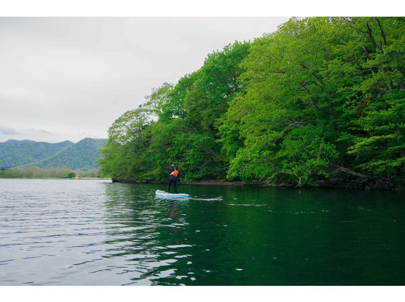 【北海道・洞爺湖】日本で３番目に大きいカルデラ湖でSUPツアー！ 女性やカップル、ご家族に人気☆の紹介画像