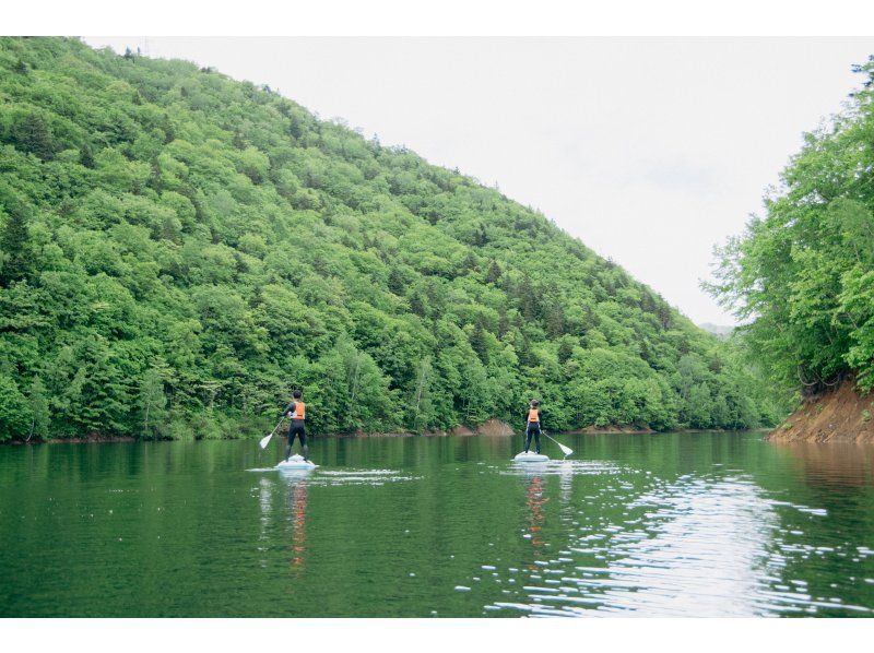 【北海道・洞爺湖】☆祝0年目☆〈30%OFF SALE開催中＞日本で３番目に大きいカルデラ湖でSUPツアー！ 女性やカップル、ご家族に人気☆の紹介画像