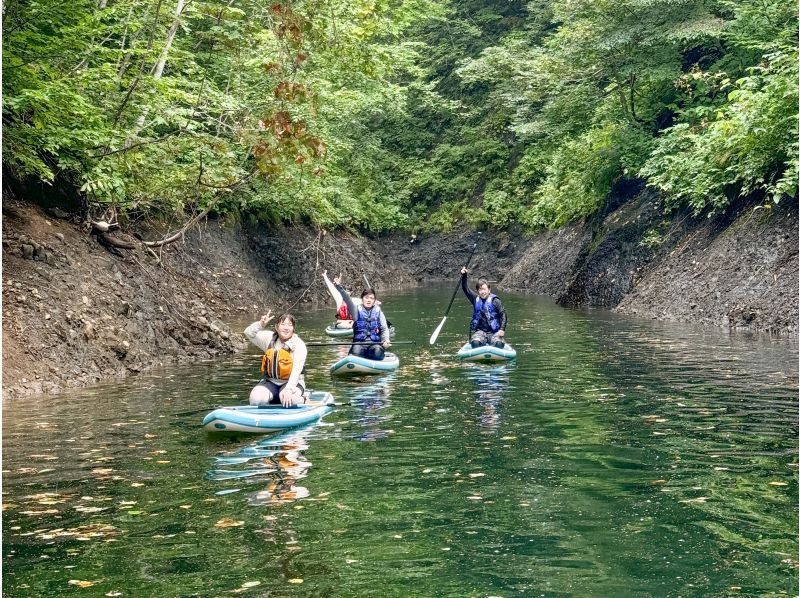 [45 minutes from Sapporo] Relaxing SUP experience on a quiet lake | Near Jozankei Onsen, beginners welcome! Popular with women, couples, and familiesの紹介画像