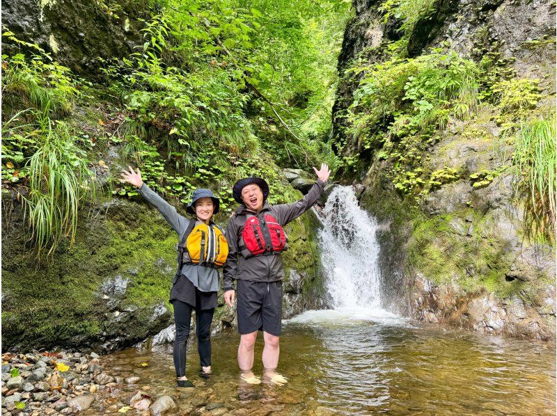 [45 minutes from Sapporo] Relaxing SUP experience on a quiet lake | Near Jozankei Onsen, beginners welcome! Popular with women, couples, and familiesの紹介画像