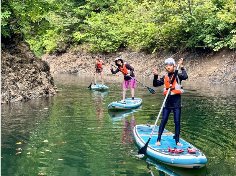 [45 minutes from Sapporo] Relaxing SUP experience on a quiet lake | Near Jozankei Onsen, beginners welcome! Popular with women, couples, and familiesの紹介画像