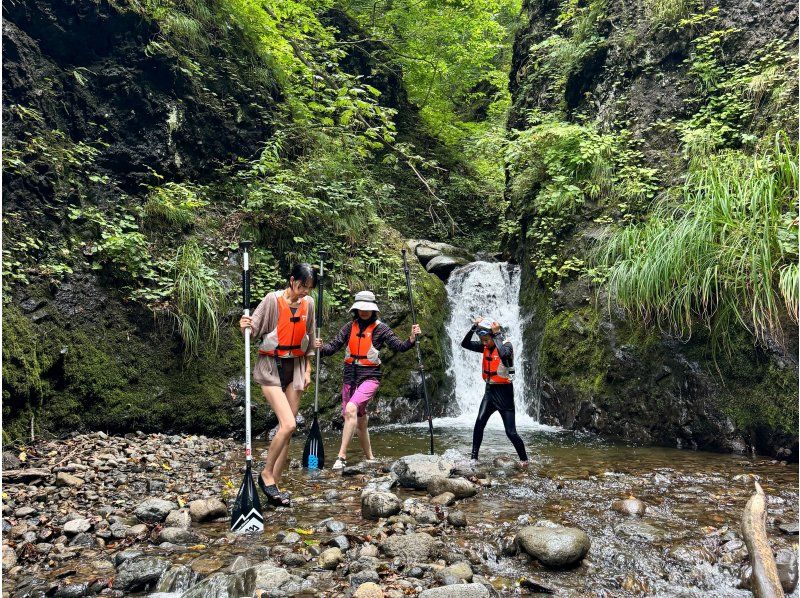 [45 minutes from Sapporo] Relaxing SUP experience on a quiet lake | Near Jozankei Onsen, beginners welcome! Popular with women, couples, and familiesの紹介画像