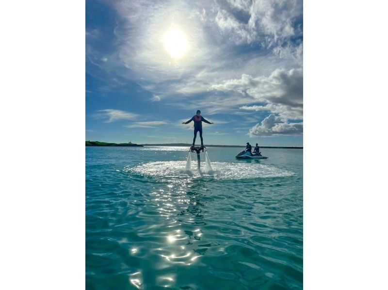 [Miyakojima Flyboard] The currently popular Flyboard + Towing Tube! Beginners are welcome! Certified instructors available!の紹介画像