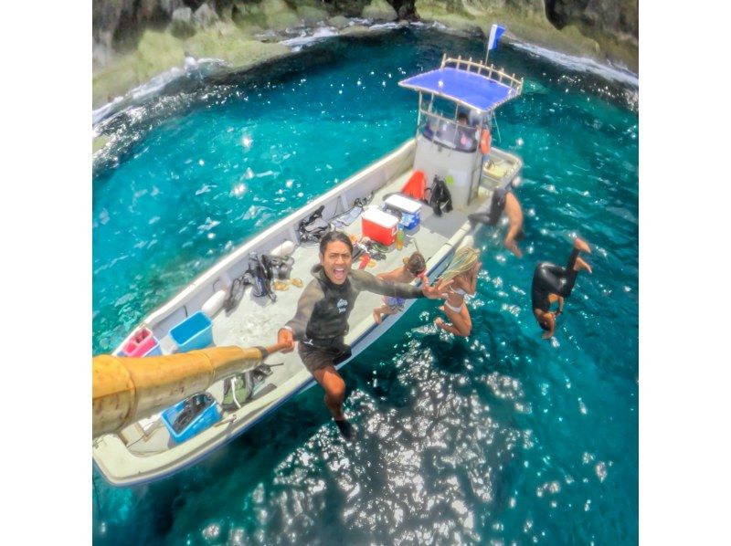 [Departing from Onna Village, Okinawa] "Snorkeling cruise to two spectacular locations + mysterious blue eyes and coral colonies" Drone and underwater photography free ★ Rental items such as SUP also availableの紹介画像