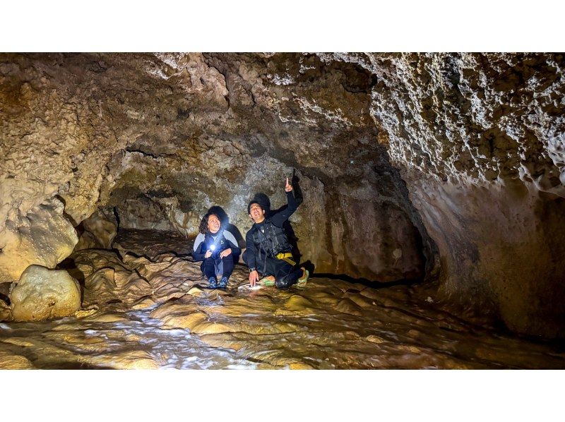 【恩納村発！】巨大オオウナギ探し＆海ホタルと星降る夜の洞窟シュノーケルツアー！４歳から参加OK♪少人数制7名様限定ツアー♪の紹介画像