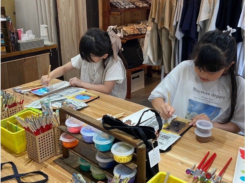 【沖縄・石垣島】型染め体験・オリジナルのTシャツが作れます！小さなお子様でもOK！の紹介画像