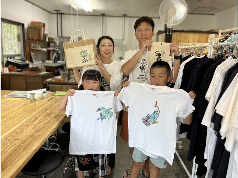 【沖縄・石垣島】型染め体験・オリジナルのTシャツが作れます！小さなお子様でもOK！の紹介画像