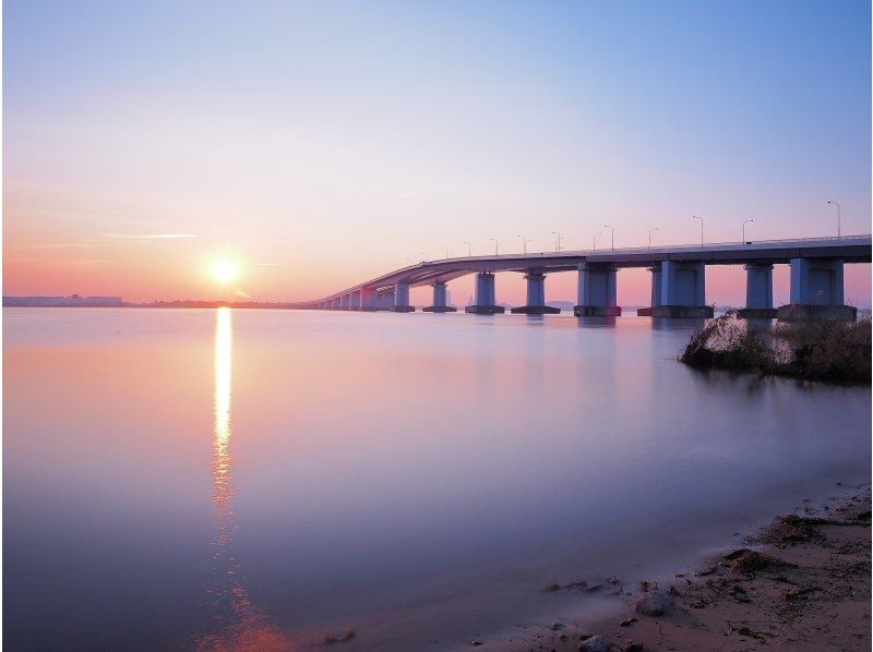 【滋賀・まの浜】 びわ湖早朝SUPアドベンチャー：湖上から眺める絶景体験の紹介画像