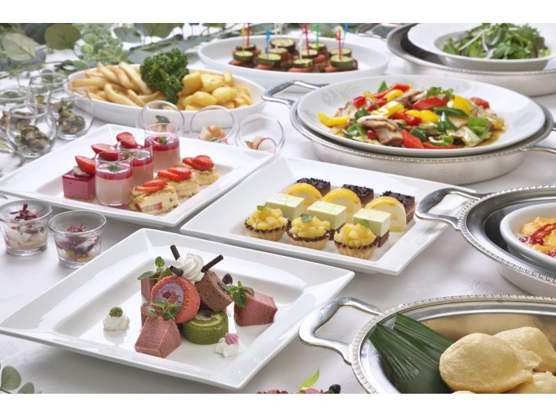 [Summer Holiday Lunch Cruise Departing at 11:30: From July 15th, Saturdays, Sundays, Holidays and Obon only] Buffet and free soft drinks on one of Japan's largest restaurant cruise ships ♪の紹介画像