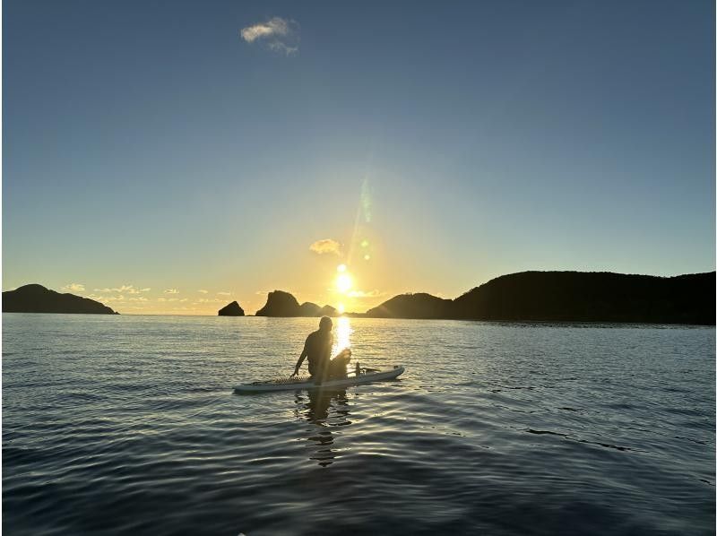 [Okinawa Zamami Island] Sunset SUP tour! Photo shoot included／Enjoy the sunset at the end of the day