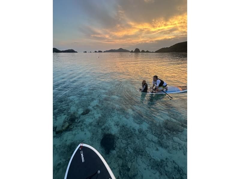 [Okinawa Zamami Island] Sunset SUP tour! Photo shoot included／Enjoy the sunset at the end of the day