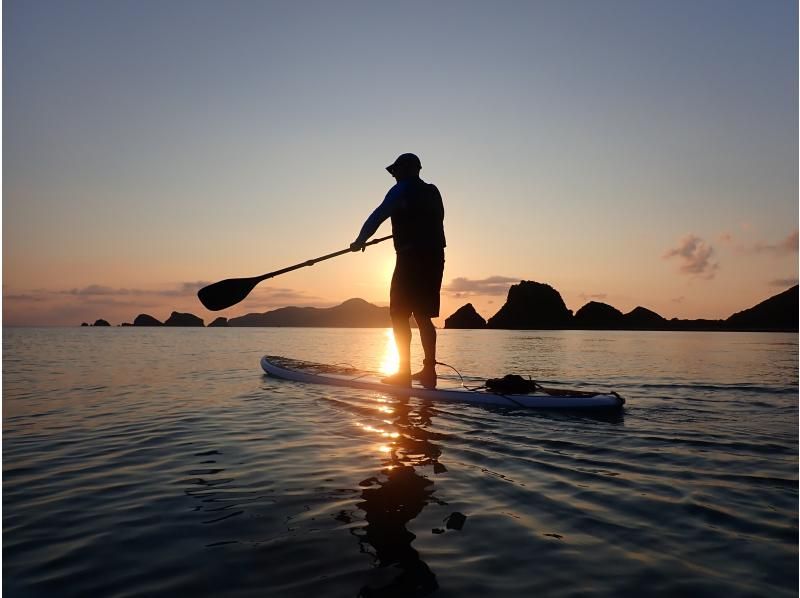 [Okinawa Zamami Island] Sunset SUP tour! Photo shoot included／Enjoy the sunset at the end of the day