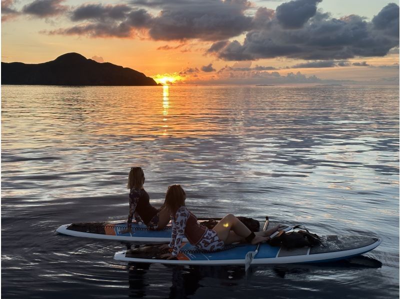 [Okinawa Zamami Island] Sunset SUP tour! Photo shoot included／Enjoy the sunset at the end of the day