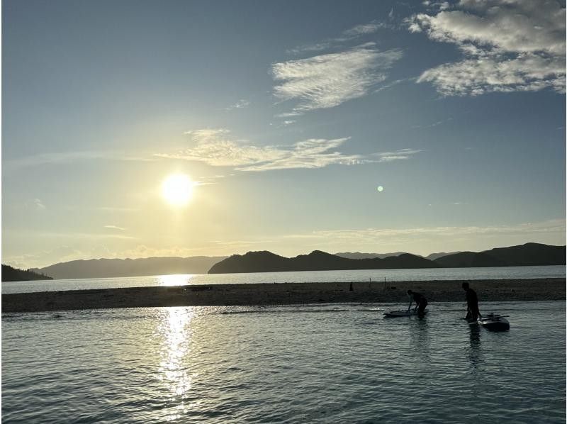 [Okinawa, Zamami Island] Exclusive to Zamami Stays! Sunrise SUP tour! ✴︎Photo shoot included✴︎ Start your day off right with the morning sun!の紹介画像