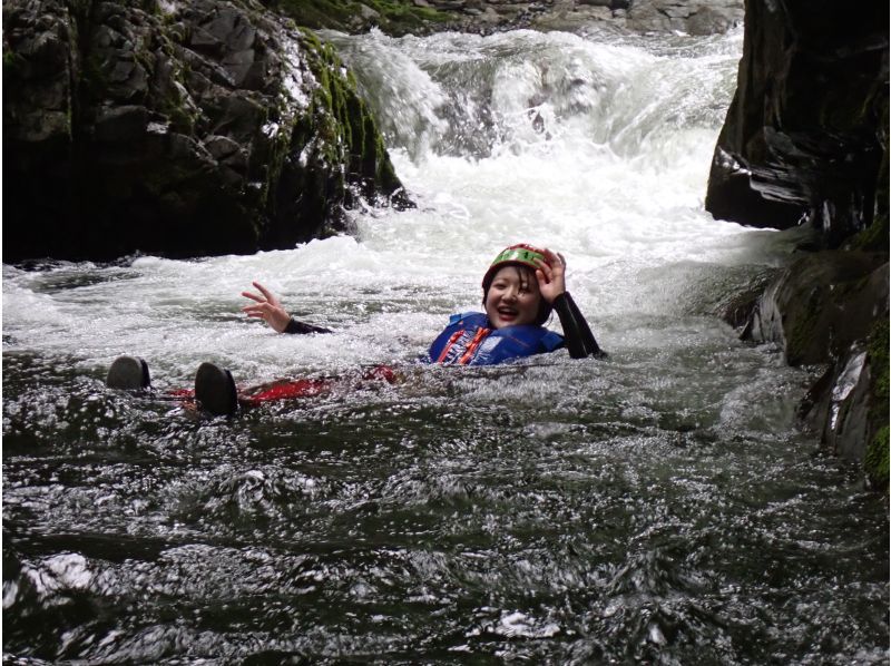 [Minamifurano, Hokkaido] Furano/Tomamu area ♪ Tonashibetsu River canyoning ♪ Commemorating the base relocation! Free photo data this season!の紹介画像