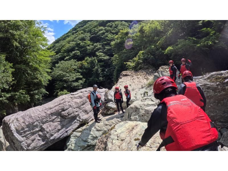涼を求め四国の秘境の渓谷にてミニシャワークライミング！写真データ付【吉野川・高知】大豊ICから約15分｜グループ・カップル・お一人様の紹介画像