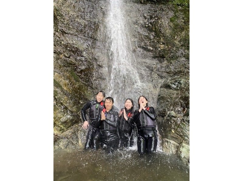 【足柄・丹沢湖】７.８名の団体様に激アツお得プラン⭐︎大幅値引き！貸切ツアー！山奥の大自然にゴー！写真、動画無料プレゼント⭐︎の紹介画像